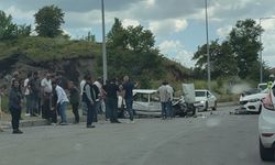 Bitlis’te İki Otomobil Çarpıştı