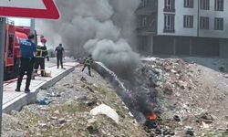 Bitlis'te Lastik Yangını Elektrik Hattına Sıçradı, Yol Trafiğe Kapatıldı