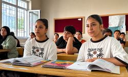 Aynı Sırada Okuyan Bitlisli İkizler Aynı Lisede Eğitimlerine Devam Etmek İstiyor