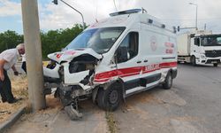 Bitlis'te Ambulans ile Otomobil Çarpıştı: 10 Kişi Yaralandı