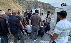 Devrilen tırda sıkışan sürücü kurtarıldı