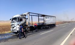 Seyir Halindeki Tır Alevlere Teslim Oldu