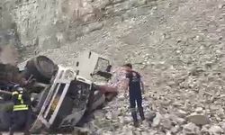 Freni patlayan tırdan atlayan sürücü öldü, 2 kişi yaralandı