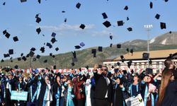 Bitlis Eren Üniversitesi’nde 2 bin 800 öğrenci mezun olmanın heyecanını yaşadı