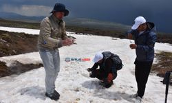 Haziran ayının ortasında Nemrut'un zirvesinde karlı pekmez keyfi