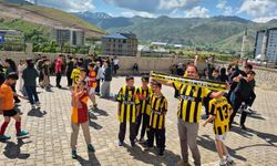 Bitlis Spor’un Şampiyonluğu Okulda Halay Çekerek Kutlandı