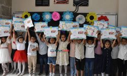 Bitlis’te 96 bin öğrenci karne sevincini yaşadı