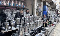 Van'da kavurucu sıcaklar başladı! Semaver ve mangal satışları patladı