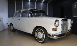 1967 model klasik Mercedes'e gözü gibi bakıyor