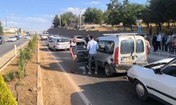 Diyarbakır-Mardin Karayolunda Zincirleme Kaza: 4 Araç Çarpıştı, 2 Yaralı