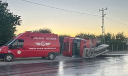 Yangına Giden İtfaiye Aracı Devrildi: 3 Personel Yaralandı