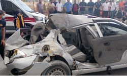 Van'da otomobil ile kamyonet çarpıştı: 1 ölü, 4 yaralı