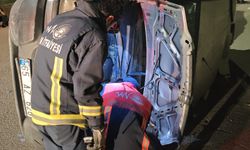 Van’da devrilen kapalı kasa kamyonette 3 kişi yaralandı