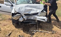 İki Otomobil Çarpıştı: 1'i Ağır 8 Yaralı