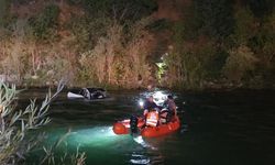 Araç Munzur Nehri’ne yuvarlandı: 2 yaralı