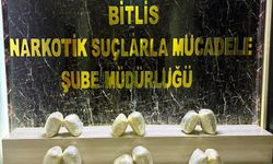 Bitlis'te zehir tüccarlarına geçit yok: Araçta 8 kilo skunk ele geçirildi