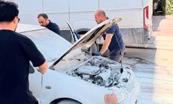 Van'da Seyir Halindeki Otomobilin Motoru Alev Aldı
