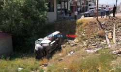 Bitlis'te kontrolden çıkan kamyonet şarampole devrildi