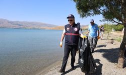 Hazar Gölü kıyısında çevre temizliği yapıldı
