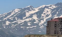 Heybetli Cilo Dağı'nda 12 ay boyunca kar yığınları var