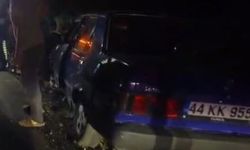 Lastiği patlayan otomobil refüje çarptı: 1 yaralı