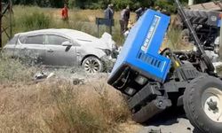Muş-Bitlis yolunda traktör ile otomobil çarpıştı: 3 yaralı
