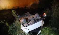 Muş'ta köprüden dere yatağına uçan otomobilde 2 kişi yaralandı