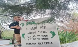 Otomobilde Fenalaşan Küçük Muhammed Babaannesinin Yanına Defnedildi