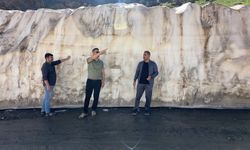 Ağustosta İki Mevsim Bir Arada: 4 Metrelik Kar Tünelleri İlgi Görüyor