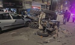 Otomobil ile traktör çarpıştı: 5 kişi yaralandı