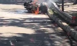 Seyir halindeki motosiklet alevlere teslim oldu