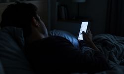 Uzmanından uyarı: Gece geç saatlere kadar ekran kullanımı uyku ritmini bozuyor