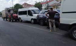 Bingöl'de otomobil, traktör ve minibüsler çarpıştı