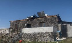 Çıldır'da şiddetli fırtına: Evlerin yüzde 70'i zarar gördü