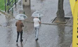 Meteoroloji’den peş peşe uyarı: Kuvvetli yağış ve fırtına geliyor