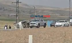 Bitlis'te Kontrolden Çıkan Hafriyat Kamyonu Devrildi
