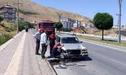 Bitlis'te Maddi Hasarlı Trafik Kazası