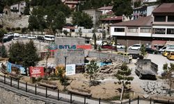 Bitlis’te Saat Kulesinin Yapımı Sürüyor