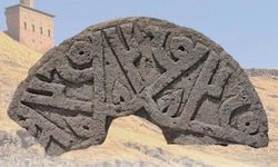 Hz. Muhammed ismi 6 kez bulunan Selçuklu taşı keşfedildi; Ahlat'ta sergilenecek