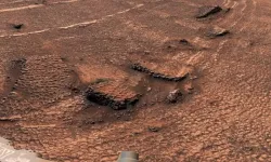 Mars yüzeyinde petek şeklinde gizemli yapılar keşfedildi