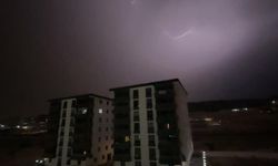 Şimşek fırtınasının ardından şiddetli yağış