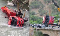 Yangına giderken Zap Suyu'na düşen arazöz çıkarıldı