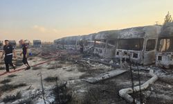 20 TIR çekicisi ve bir otomobil yandı