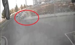Anne ve 2 çocuğuna otomobilin çarptığı an kamerada