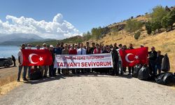 Van Gölü için 100 kişi seferber oldu: 4 ton çöp toplandı