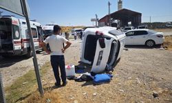 Kavşakta iki araç çarpıştı: 7 kişi yaralandı
