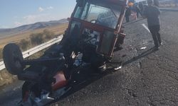 Traktör ile otomobil çarpıştı: 6 kişi yaralandı