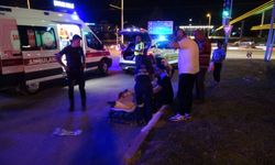 İki araç çarpıştı: Biri ters döndü, 2 yaralı