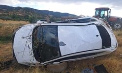 Bingöl'de trafik kazası: Otomobilden 4 kişi yaralı çıkarıldı