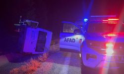 Erzincan'da bal yüklü minibüs devrildi: 3 yaralı